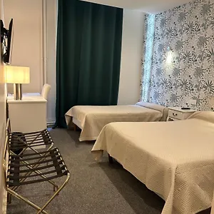 Azur 2*, Lyon France